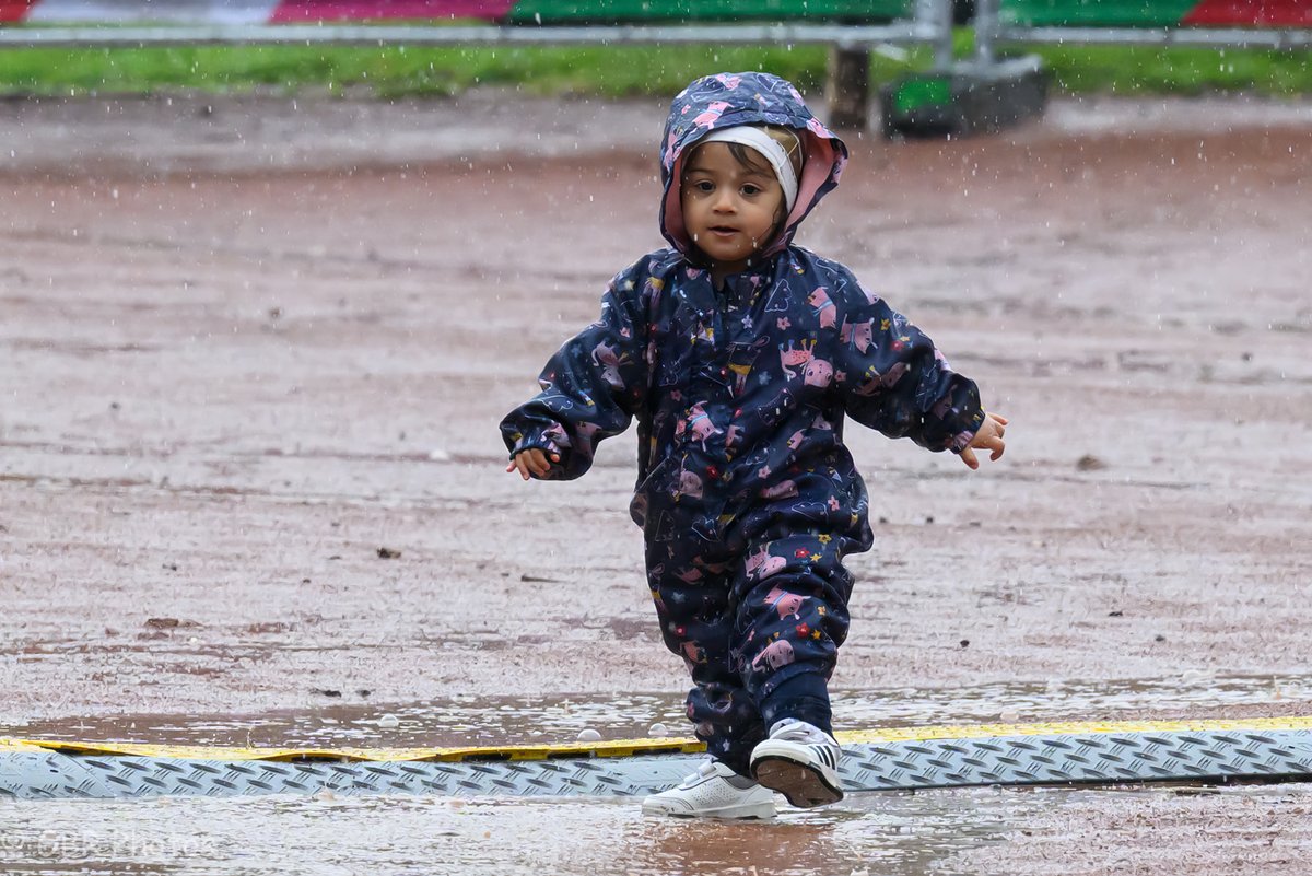 Little Kid enjoying the puddles at Glasgow Mela today!  If anyone knows his family I would like to send them a copy of the pics? #glasgow #mela2025 #mela #people #family #festival #splash #weather