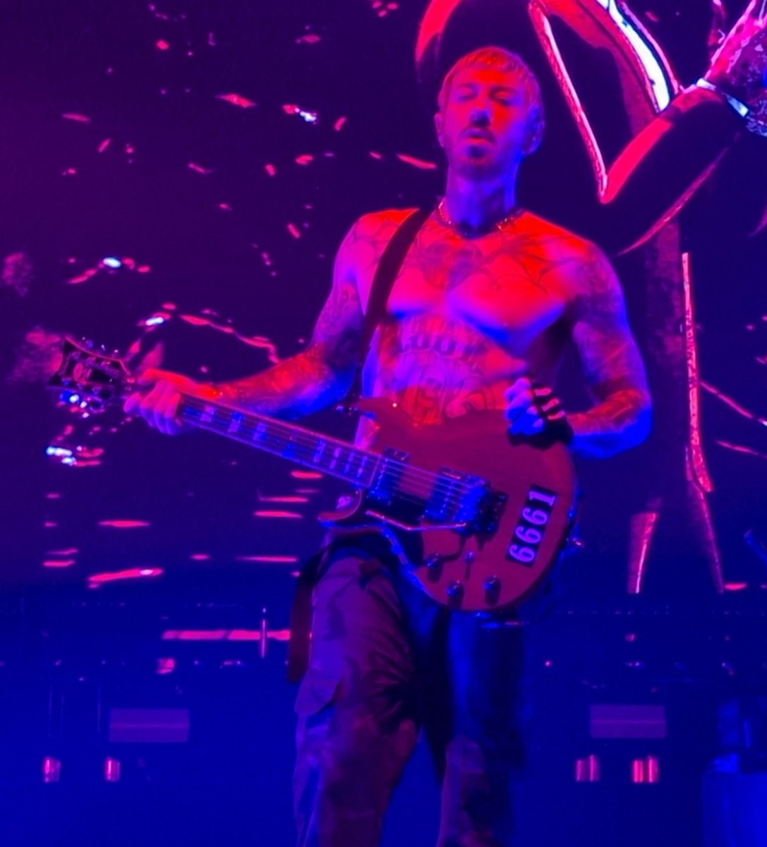 is it cold out there, unc? take care ! 🌬❄️☃️

© darth radu
© speedy