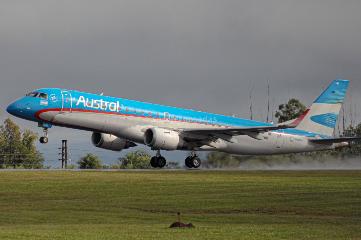 El pingüino levantando 🐧🌧️

✈ Embraer 190 
✈ Aerolíneas Argentinas
📍Posadas SARP/PSS


🔻
<a href="/Aerolineas_AR/">Aerolíneas Argentinas</a> <a href="/skyteam/">SkyTeam</a>