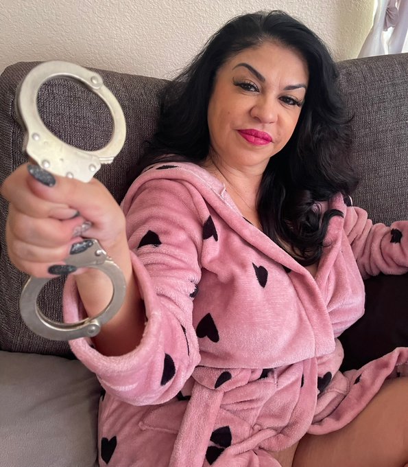 Watch Mrs. Kitty Cat's leaked NSFW photo on TwXstars