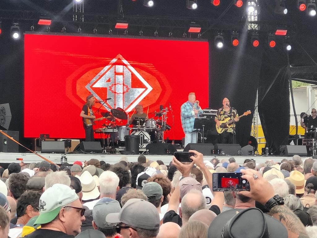 Tunes Emporium tweet media