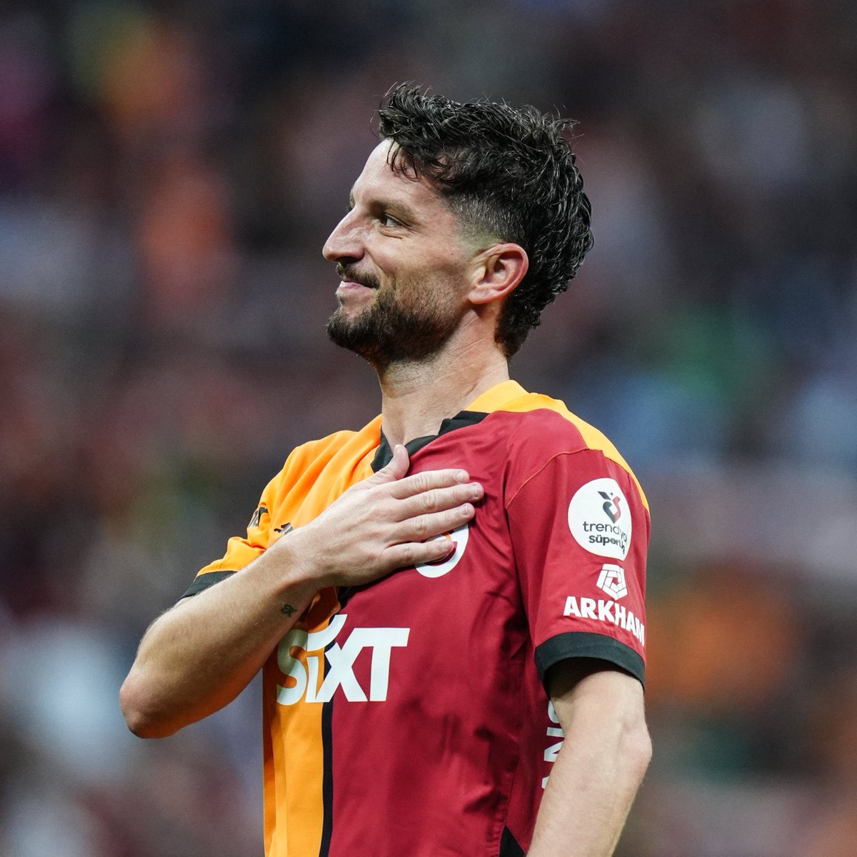 MuhendisiBet's tweet photo. Dries Mertens futbolu bıraktı. https://t.co/Z7gigQdIQL