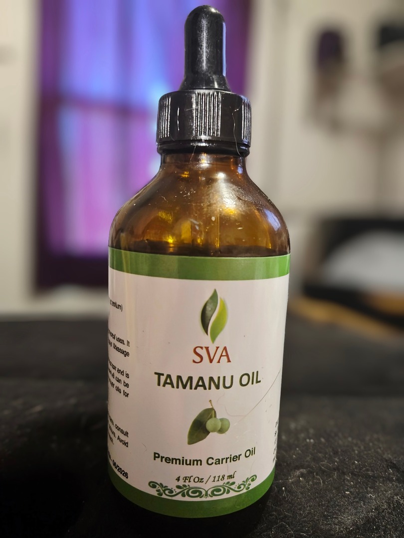 k8thnote's tweet image. Found something that is helping my skin better than lotions and prescription creams.  Tamanu oil. (Calophyllum Inophllum) Can be used directly on the skin and in hair.  It has worked wonders on my skin condition. Dry flaky bumps are clearing up, less inf… instagr.am/p/DLOCjGZNhns/
