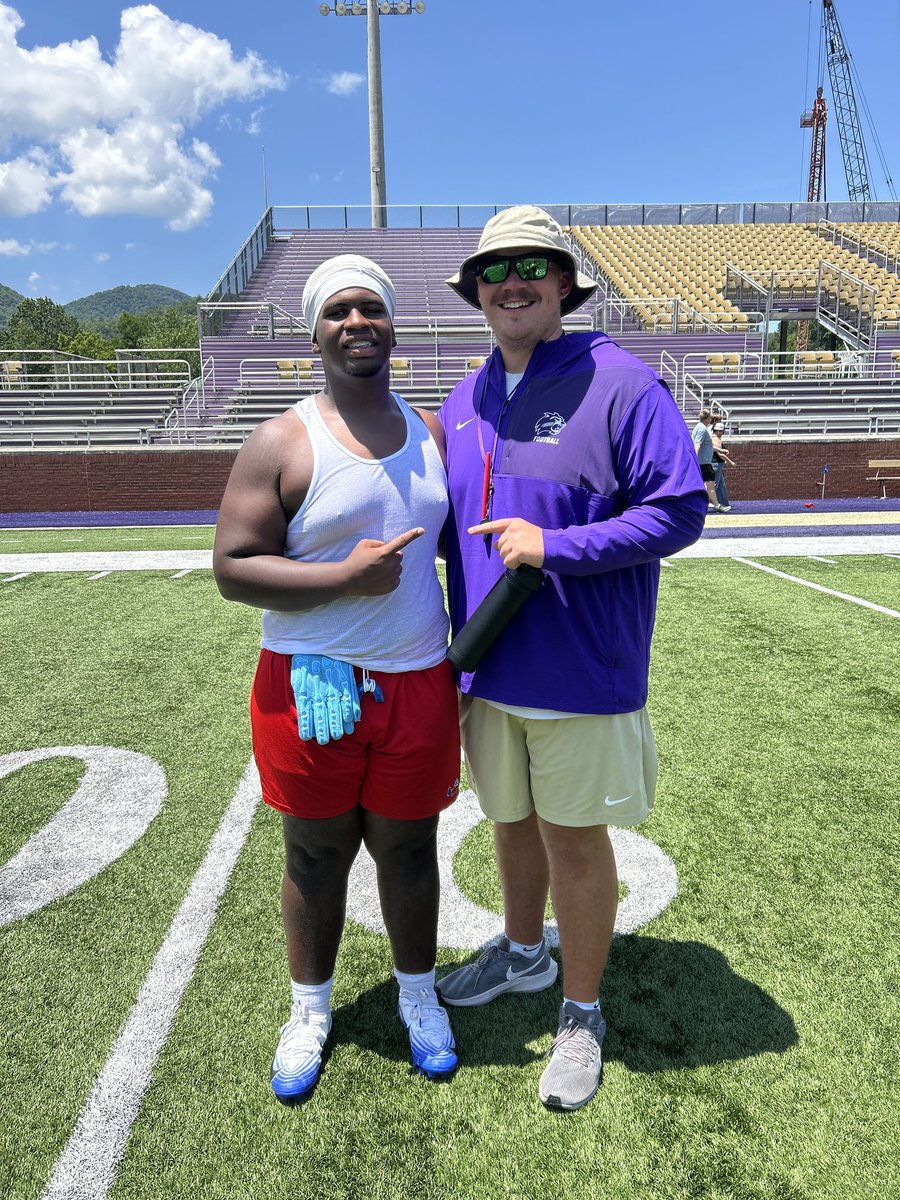 D1_Renzo27's tweet image. Had a great time yesterday at Western Carolina University getting work in and competing with some real talent! Appreciate the coaching and tips from @CoachKerwinBell @CoachBurgerWCU, @CoachNickBack, @CoachBCochran. πͺπΎπ @CatamountsFB
#GoCats #GrindSeason #CO2027 #OLine #Center