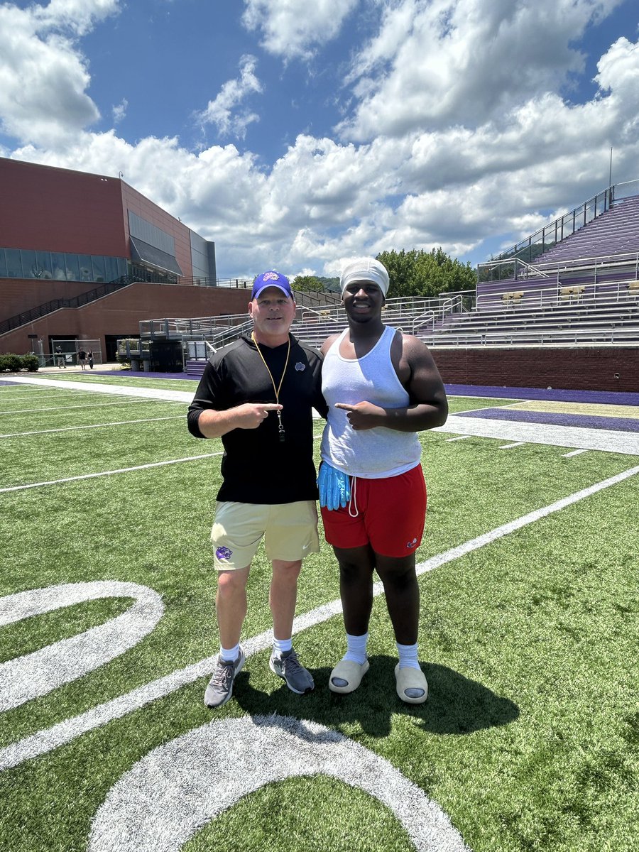 D1_Renzo27's tweet image. Had a great time yesterday at Western Carolina University getting work in and competing with some real talent! Appreciate the coaching and tips from @CoachKerwinBell @CoachBurgerWCU, @CoachNickBack, @CoachBCochran. πͺπΎπ @CatamountsFB
#GoCats #GrindSeason #CO2027 #OLine #Center