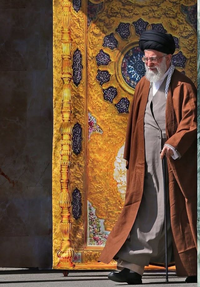 bettercallabu's tweet photo. He walks not alone — with every step, the spirit of Karbala marches beside him; before him, the roar of a nation. 🇮🇷 

@khamenei_ir | @IranReply | @IranUrduNew | @IRIran_Military 

#Iran #IranIsraelConflict #IranVsIsrael #IsraeliranWar #WorldWar3 https://t.co/yt8nE0IyVz