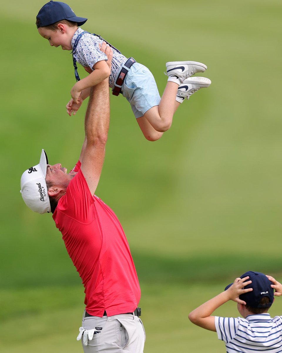 The best way to celebrate a win! ❤️🤍💙

Congratulations on the CLUTCH victory in Connecticut, Captain Bradley  — We'll see you at Aronimink 🏆

#PGAChamp