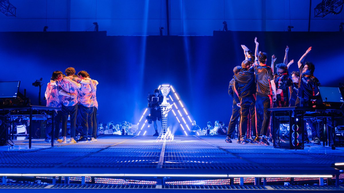 2nd place at Masters Toronto

An unforgettable experience with a bitter sweet ending. Regardless of this result, I am so proud of this group, and our development over these last months

Until next time..