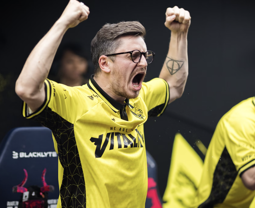 apex est legendaire, il devient le joueur le plus titré de l'histoire de counter strike 

33 titres 
3 MAJOR
1 Cologne
1 Katowice