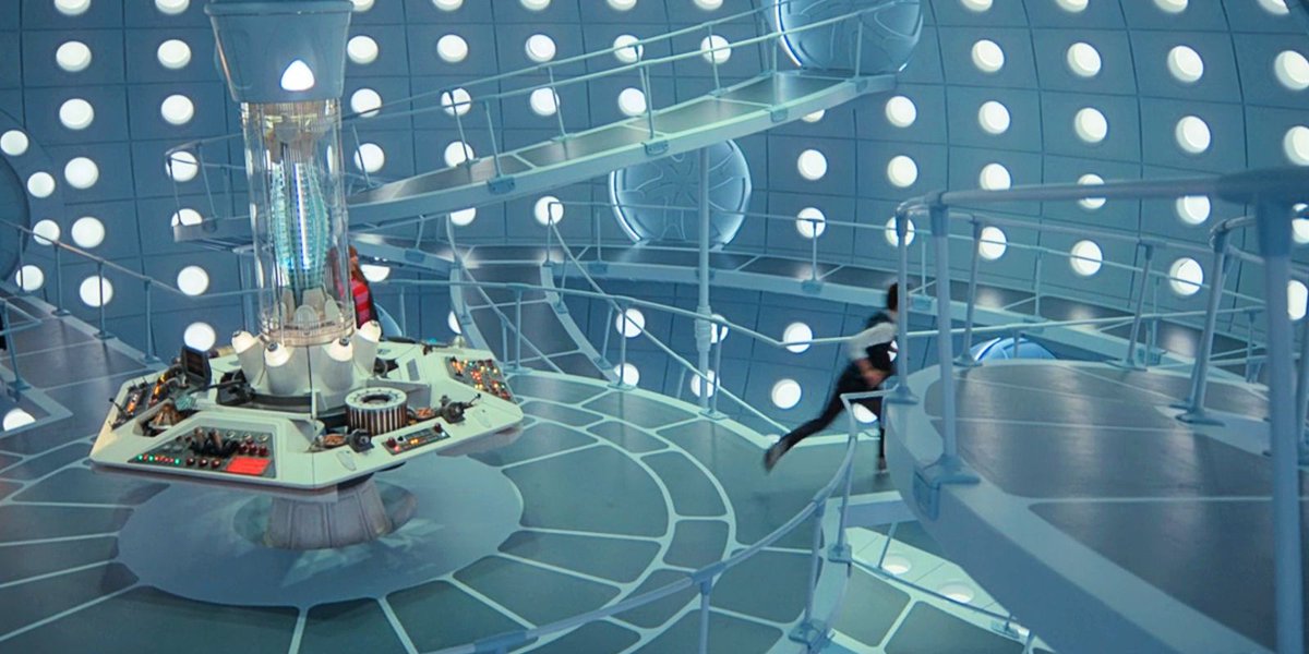 Sprinxz's tweet image. IF and WHEN Doctor Who returns i really do hope they keep this beautiful tardis interior 🫡, sure it sometimes looked bland (when its white lighting) but when it is lit up with for example orange it just looks fantastic 🤩 #DoctorWho #whovian