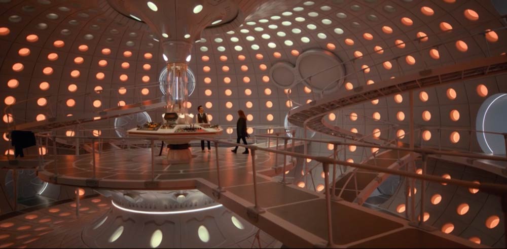 Sprinxz's tweet image. IF and WHEN Doctor Who returns i really do hope they keep this beautiful tardis interior 🫡, sure it sometimes looked bland (when its white lighting) but when it is lit up with for example orange it just looks fantastic 🤩 #DoctorWho #whovian