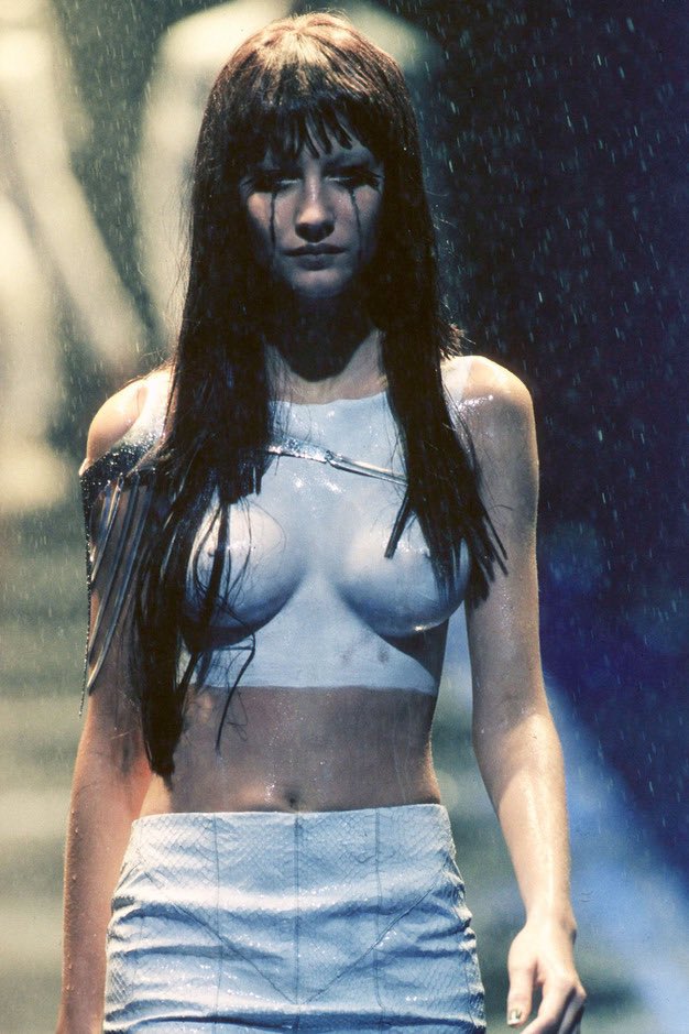Gisele Bundchen for Alexander Mcqueen (1998)