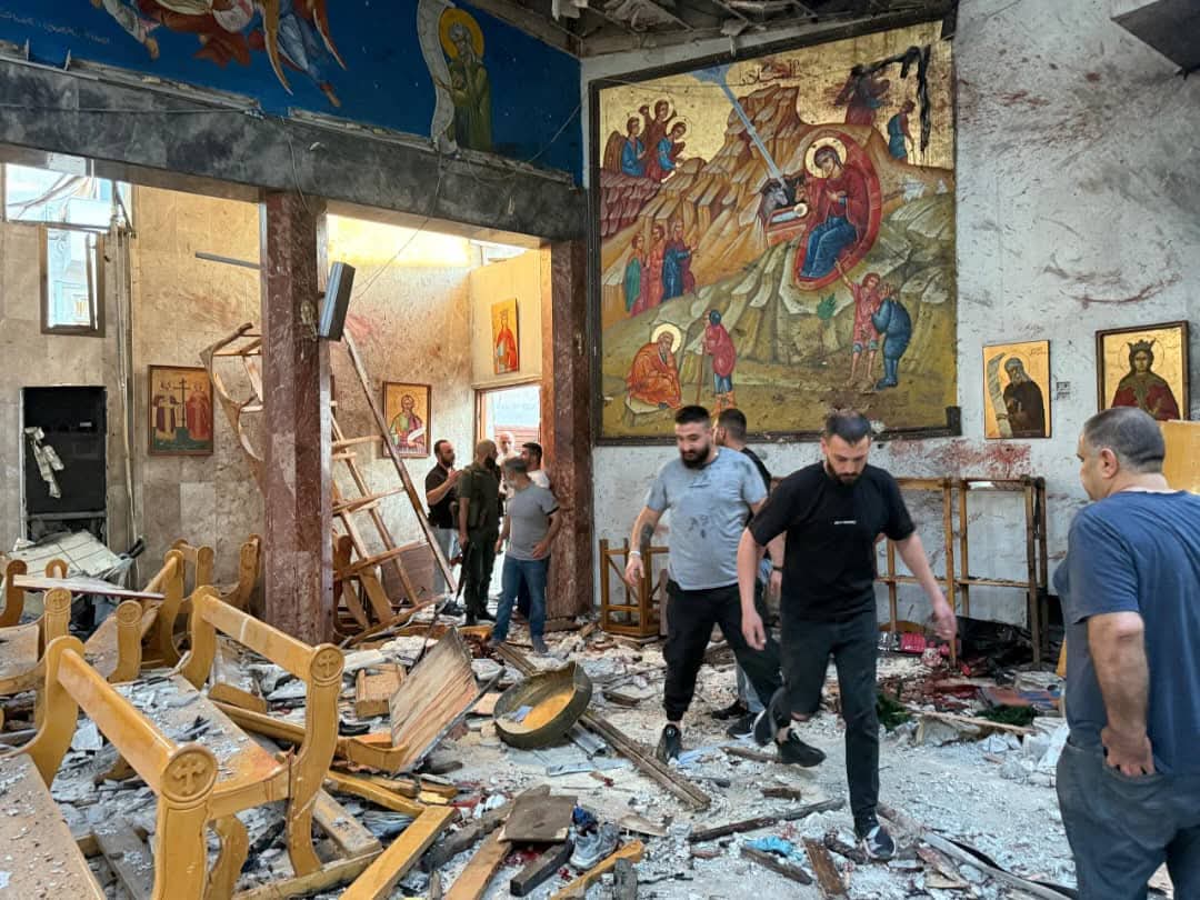 Atentado suicida en iglesia greco ortodoxa en #Damasco, #Siria, deja 20 muertos y 50 heridos. Acompañamos con la oración y rechazamos la violencia que solo deja dolor.