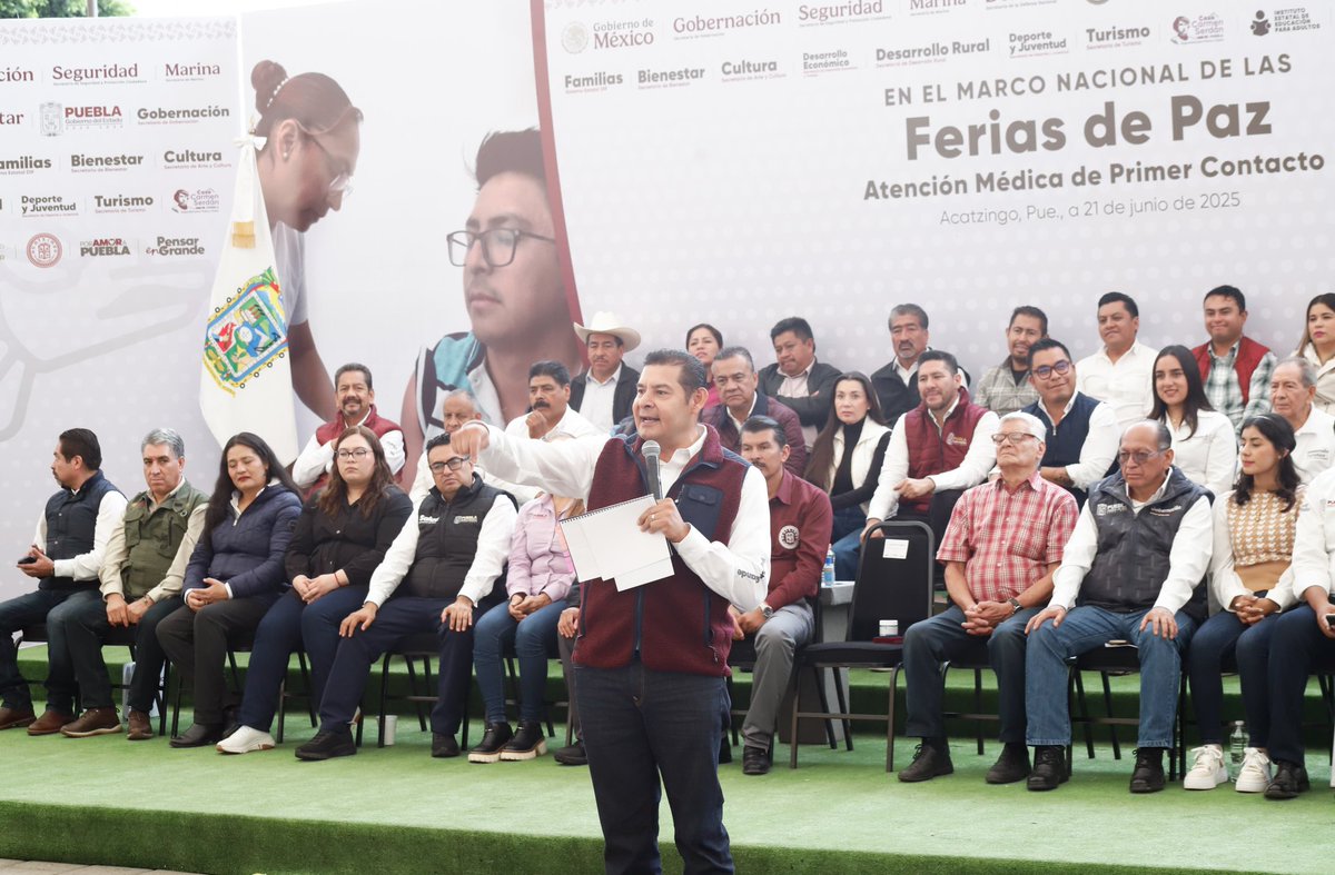 RutaElectoralmx (@rutaelectoralmx) on Twitter photo 🔵 Feria por la Paz en Acatzingo
El gobernador <a href="/armentapuebla_/">Alejandro Armenta</a> inauguró esta jornada de atención comunitaria con servicios médicos, trámites y asesorías.
📍 Anunció también una fábrica de bicicletas para reactivar la economía local. 🔵 Feria por la Paz en Acatzingo
El gobernador <a href="/armentapuebla_/">Alejandro Armenta</a> inauguró esta jornada de atención comunitaria con servicios médicos, trámites y asesorías.
📍 Anunció también una fábrica de bicicletas para reactivar la economía local.
