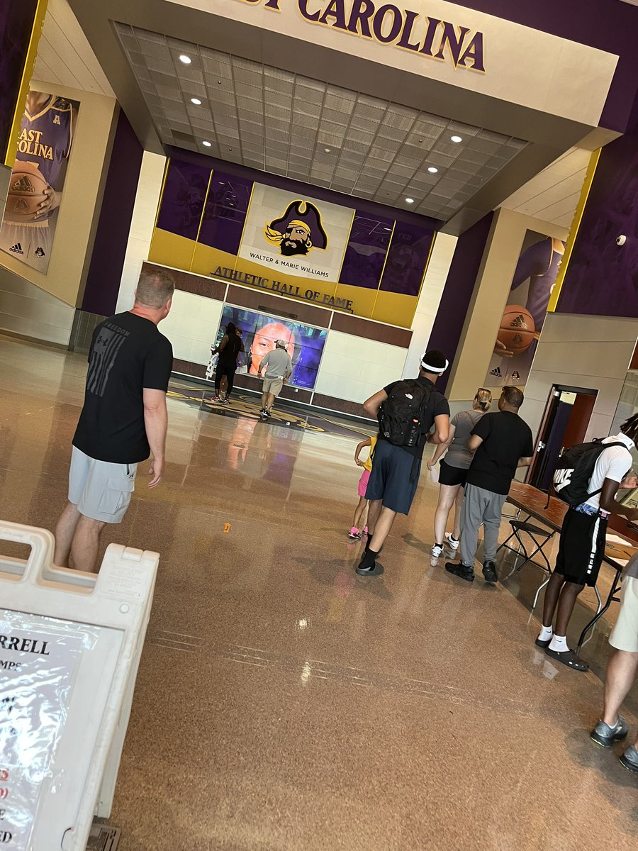 Great day at East Carolina today, caught eyes and executed💯 <a href="/E_clazz/">E. Campbell Jr.</a> <a href="/Bulldog_Recruit/">Southeast Raleigh Football Bulldog Recruit</a>