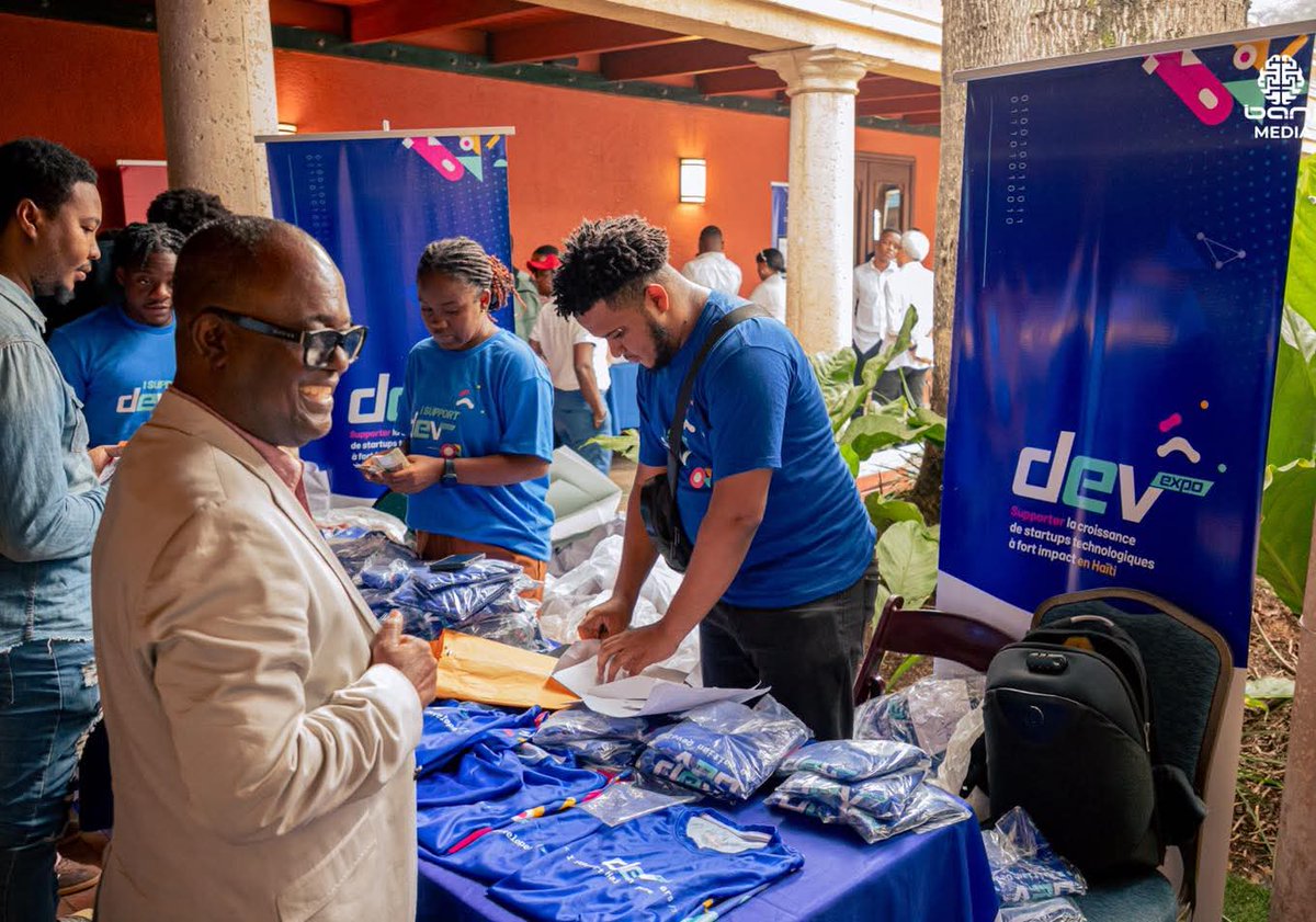 de l’événement ont pris la parole. Ensuite, le DevFest a été organisé : un moment plus ludique et animé permettant aux participants de se détendre. DevExpo s’inscrit désormais dans le paysage numérique haïtien comme une initiative structurante de l’écosystème technologique.