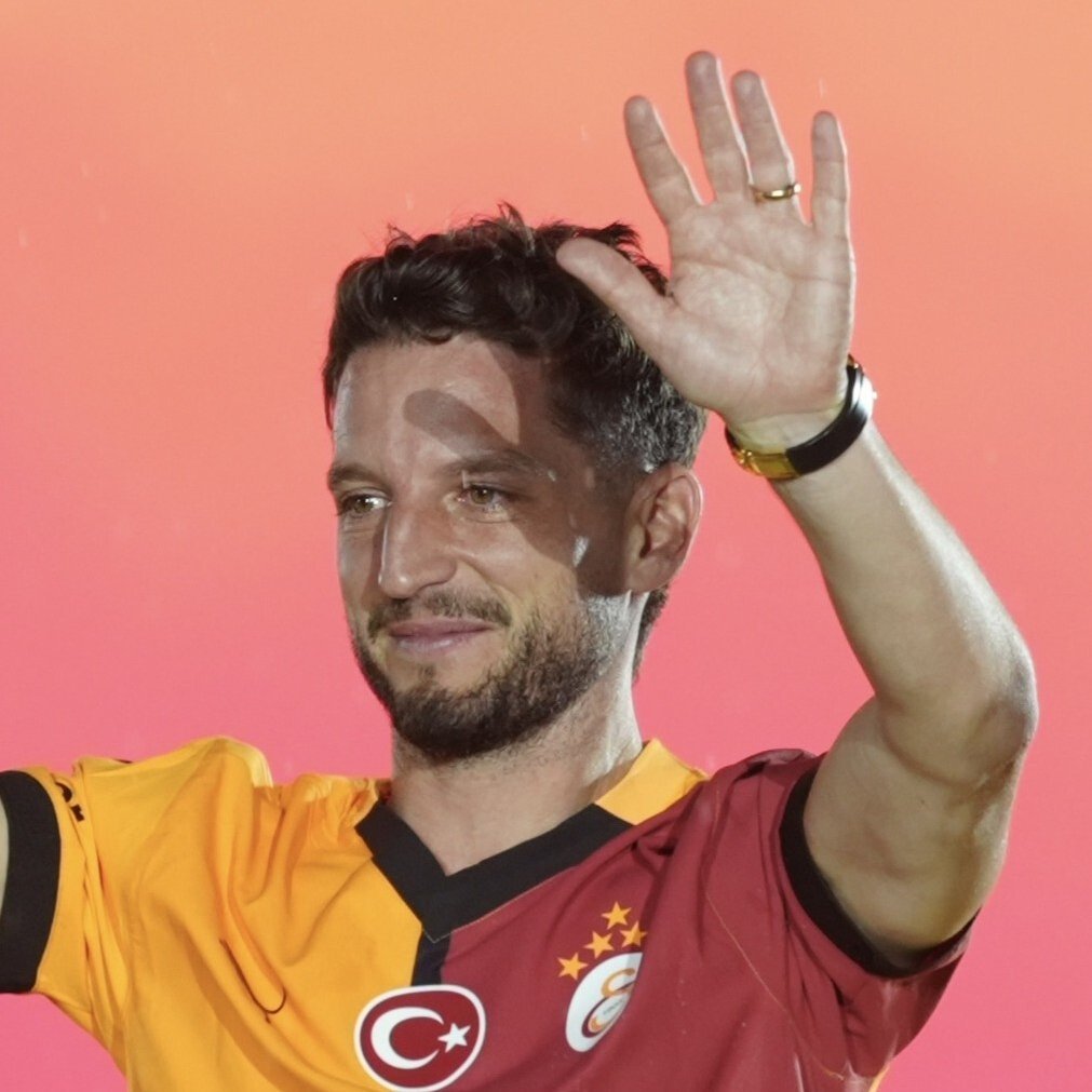 Dries Mertens futbolu bıraktı.