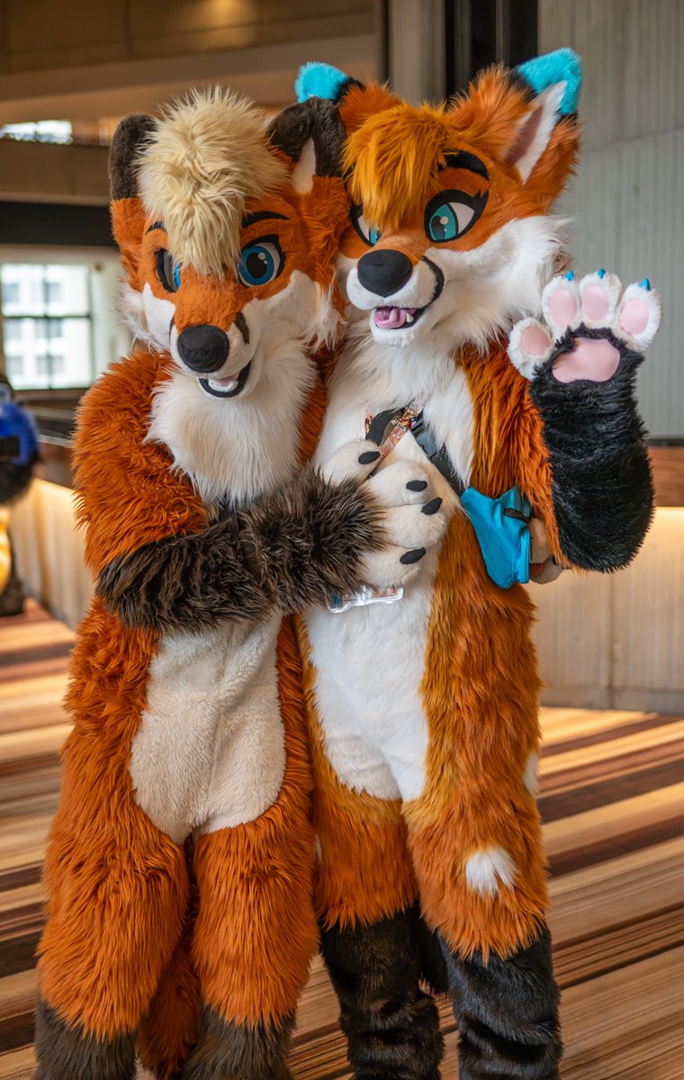 Aren't orange fopses the best? I certainly think so! 🟠🦊🟠🦊🟠🦊

#furry #fursuit