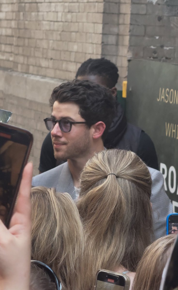 erin🪩 tweet media