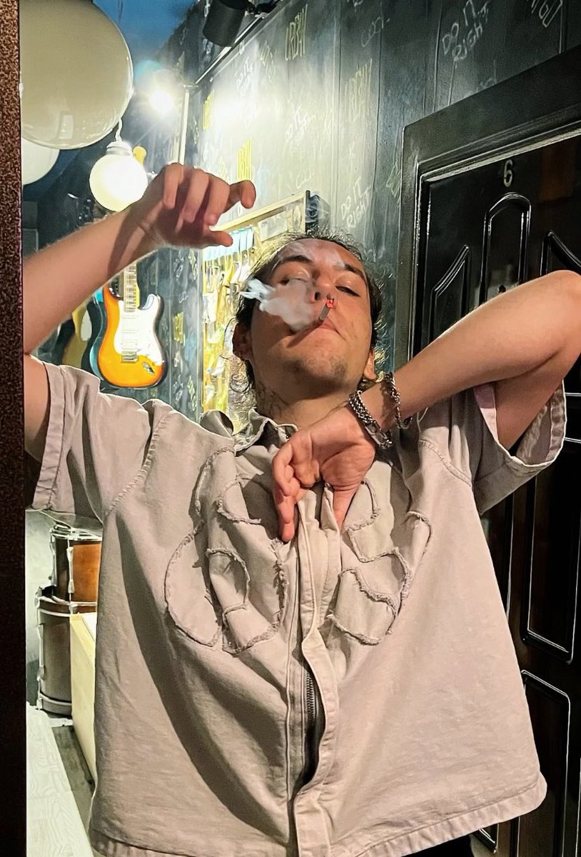 Sigaram bitsin martı tag a çıkıcam taksiciler gelsin istanbuldayım hepsini beklerim :)