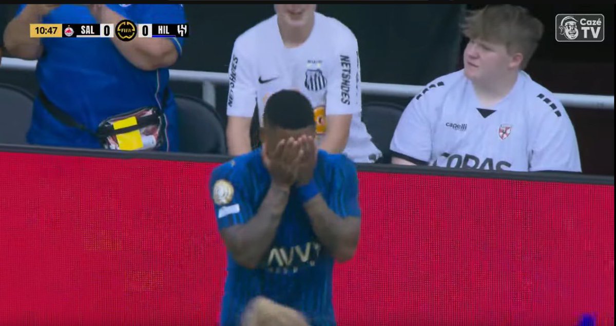 Em todo jogo da COPA DO MUNDO DE CLUBES tem algo maluco com a camisa do Santos do Neymar de 2011