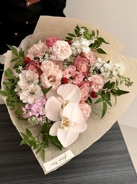 A blush-toned dream, bursting with delicate blooms. 🌸
