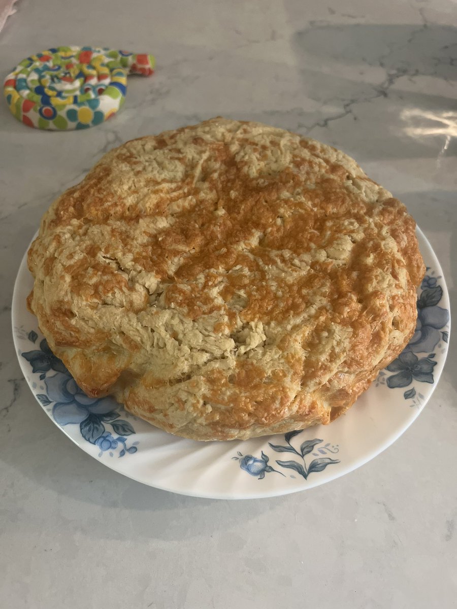 SethandKTsmom's tweet image. First time bread baking was successful I think! It isn’t as brown on the outside but stole it cooked in the oven with the meat, I didn’t have it on as high a temp &amp;amp; I definitely think I could have added more cheese…lol…can’t have too much cheese! 

#BreadBaker
#TryingNewThings