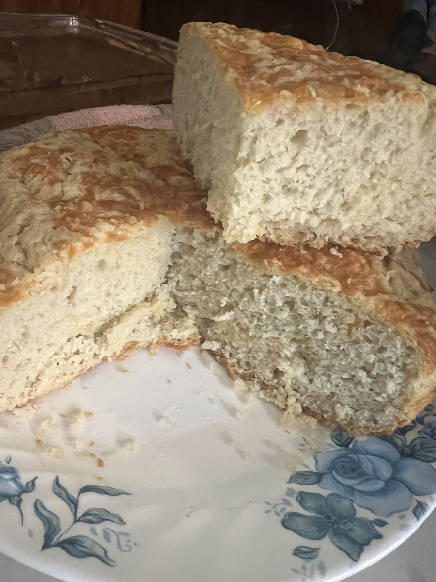 SethandKTsmom's tweet image. First time bread baking was successful I think! It isn’t as brown on the outside but stole it cooked in the oven with the meat, I didn’t have it on as high a temp &amp;amp; I definitely think I could have added more cheese…lol…can’t have too much cheese! 

#BreadBaker
#TryingNewThings