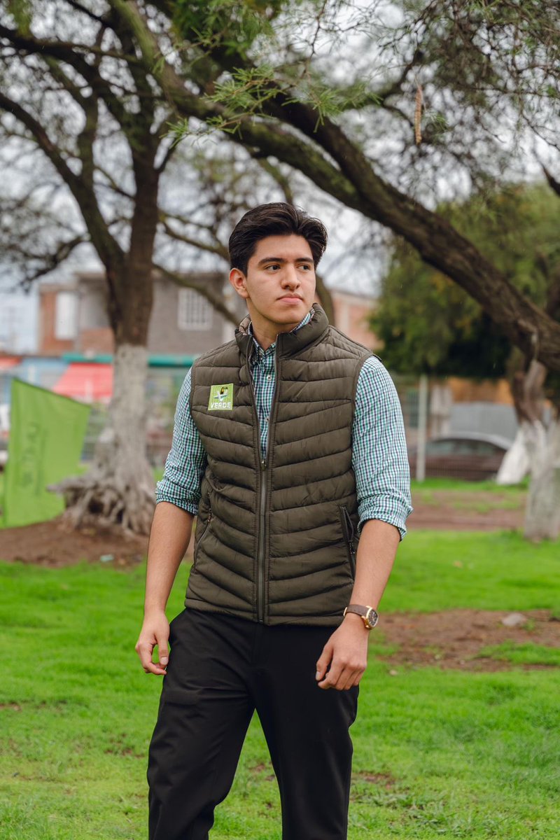 VerdeIrapuato's tweet photo. 🌱 Isaías Conejo, nuevo líder del PVEM en #Irapuato, arrancó su gestión con una jornada de reforestación en Las Liebres 🌳. Participaron la senadora Kikis Magaña y Gerardo Fernández 💚. El Verde impulsa acciones por una ciudad más limpia y sustentable. #Irapuato #PVEM 🍃 https://t.co/8C0iN6Buzy