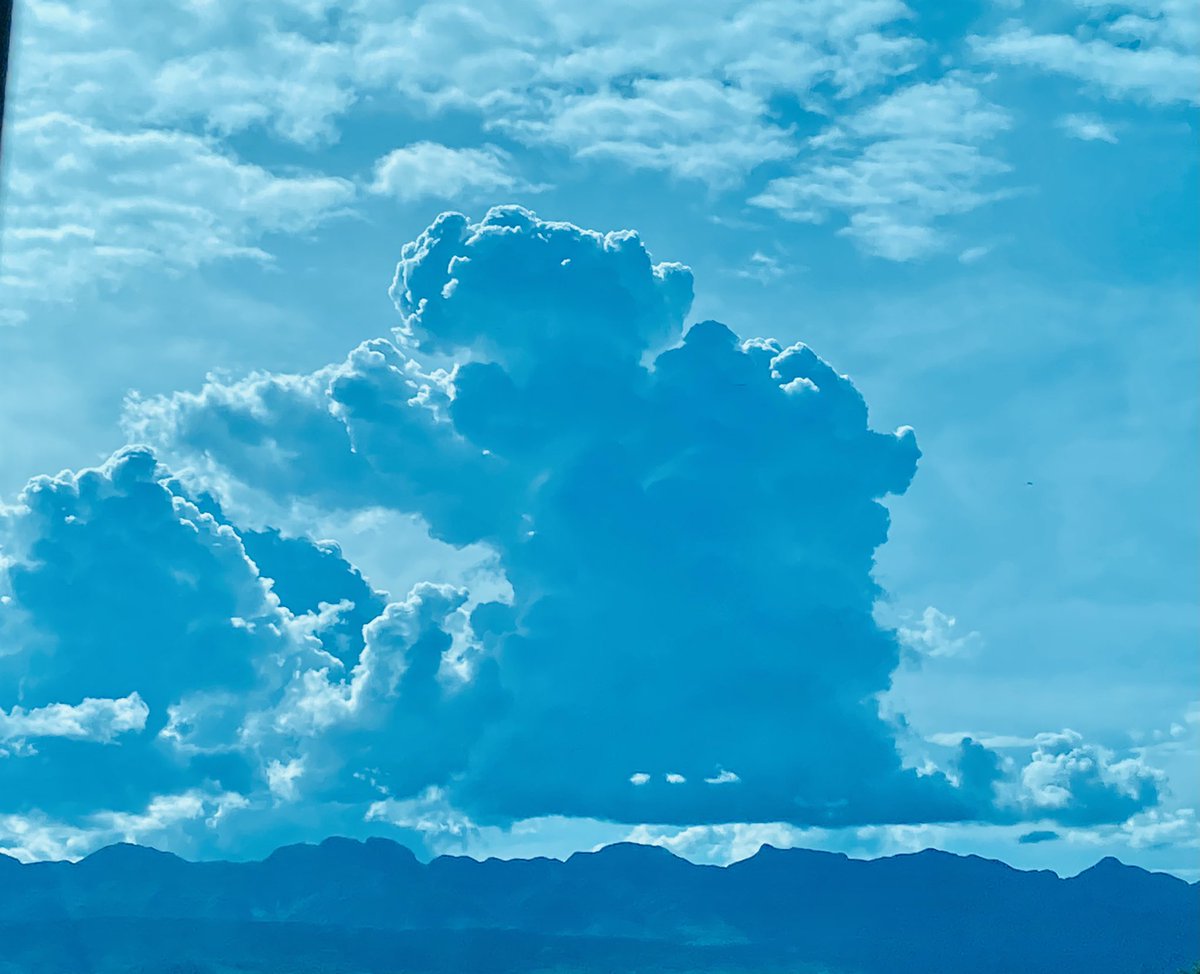 DIANNYMARCELA's tweet image. Y hay otra clase nubes, que parecen combinar la explosión y la ternura, cómo estás en el camino entre el Huila y el Tolima. @wilcheschaux