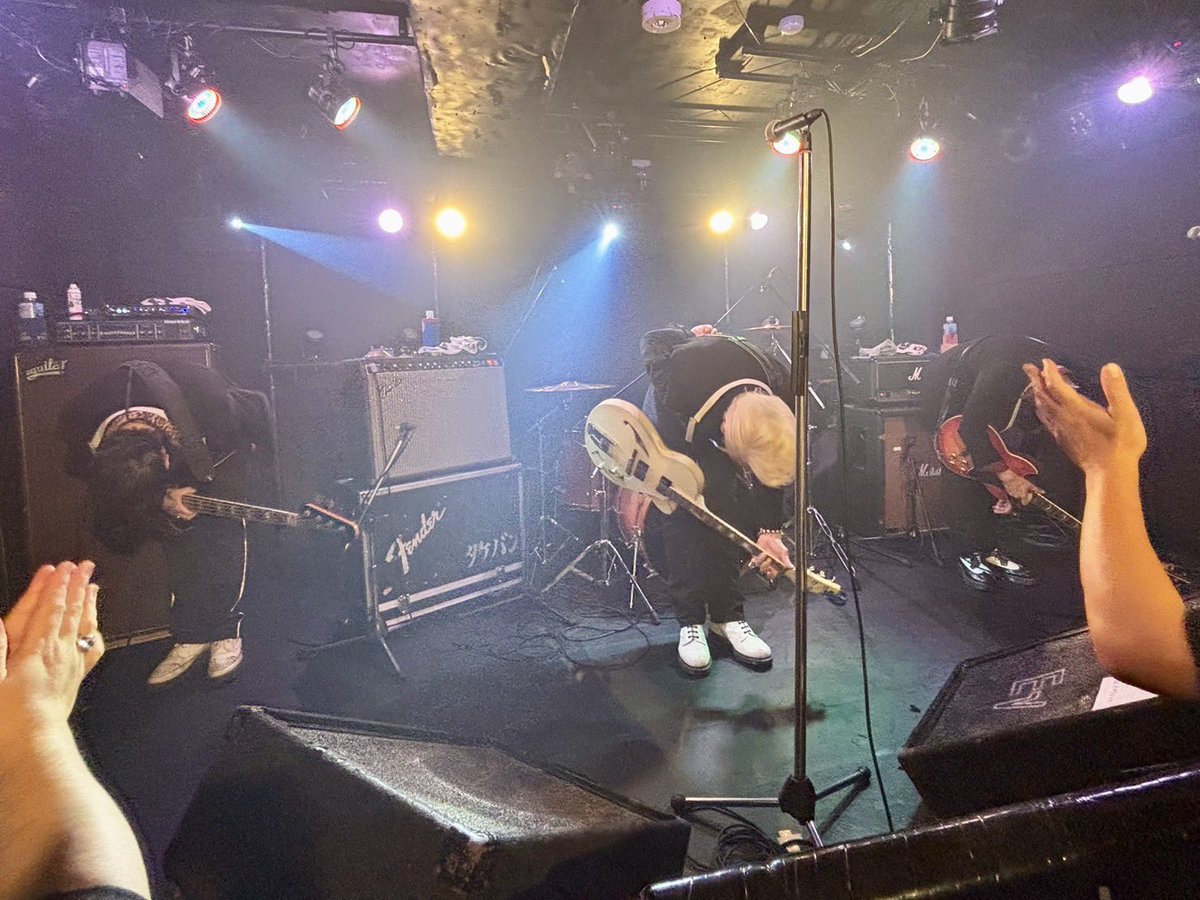 おはようございます
昨夜の福山
ウェルカム感半端なく
盛り上がって頂き嬉しい限りでした

新曲もまだまだですが
伝えれる事は出来たのでは

先立つもんもなく
ホテルに泊まら(れ)ず
打ち上げも失礼しなければならず

これから何回も伺うので許して欲しい

そしてまた
東京インター渋滞の中なう

押忍