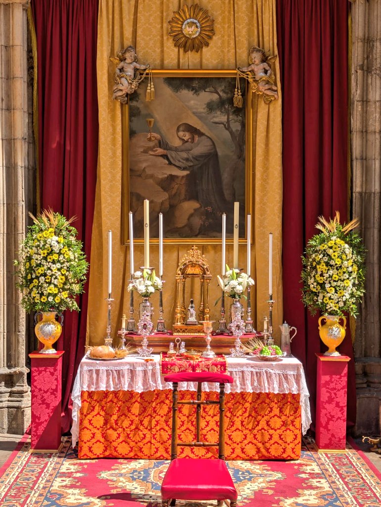 FernandVillapol's tweet photo. Este es el precioso altar que ha montado mi querida @angustiasbcn para el Corpus de Barcelona. ¡Enhorabuena desde aquí por tan bonito trabajo! 🙌🌸 #CorpusBCN https://t.co/77tp5lC6dd