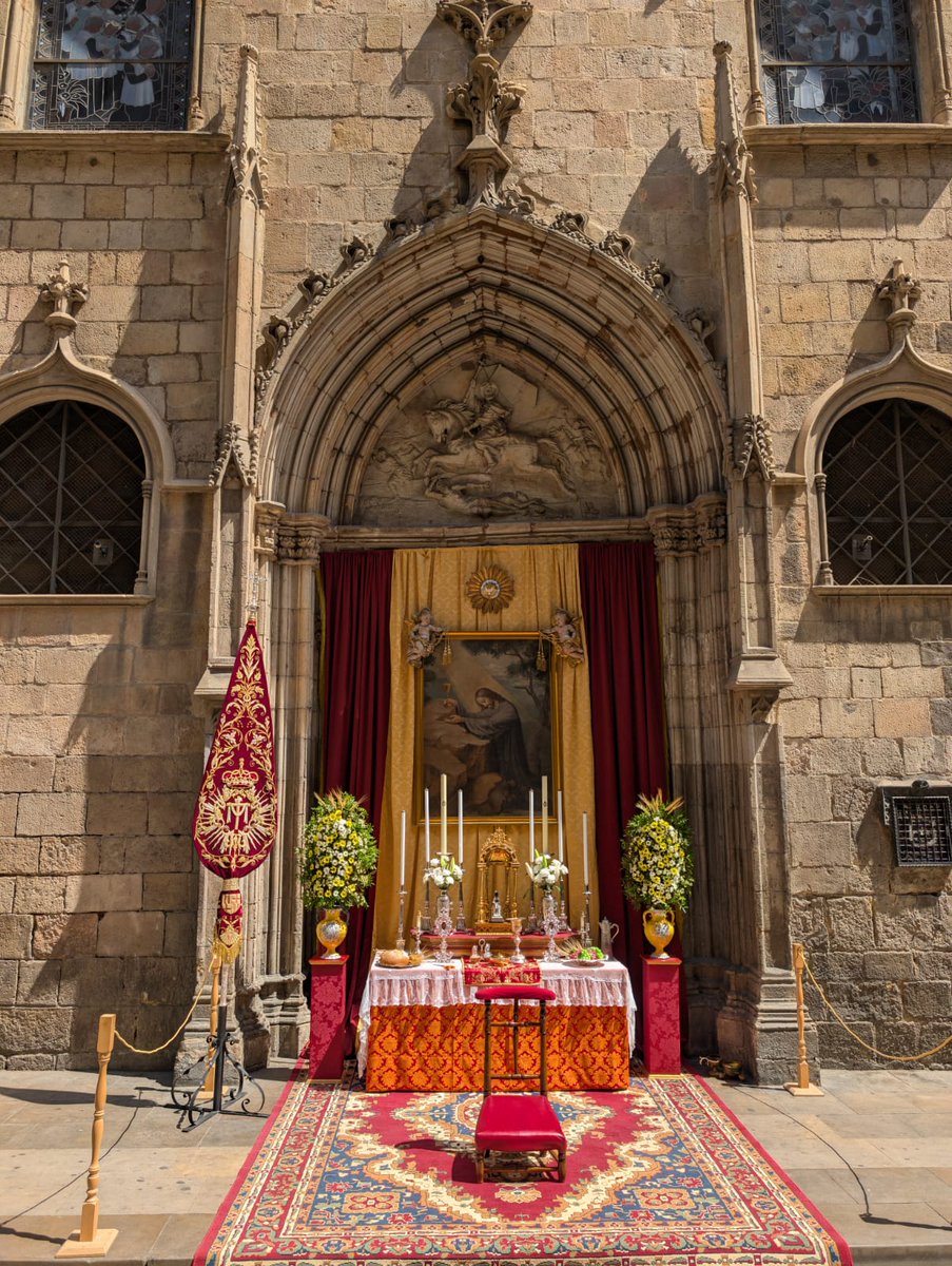 FernandVillapol's tweet photo. Este es el precioso altar que ha montado mi querida @angustiasbcn para el Corpus de Barcelona. ¡Enhorabuena desde aquí por tan bonito trabajo! 🙌🌸 #CorpusBCN https://t.co/77tp5lC6dd