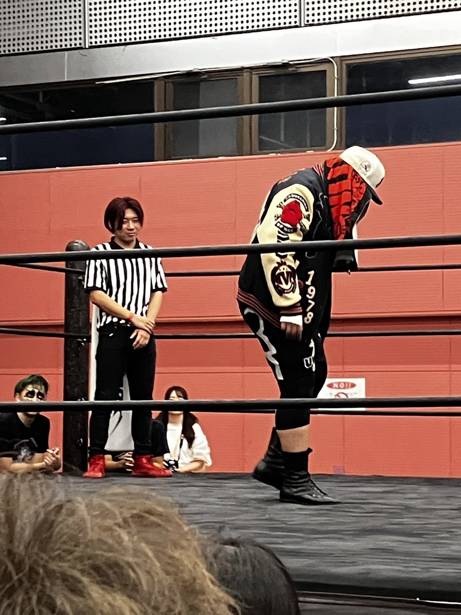 AtoC_042's tweet photo. 昨日は夢の島でプロレス２連戦
UWFは初観戦
目的は北浦和で知り合ったタカシ
入場シーンはアキラそっくり
今風にいえは「ジェネリック定アキラ」ってやつ（笑）
残念な結果だったけど楽しみました！
タカシ、お疲れ！

#UWF622自主興行
#おやなかせたかし
#定アキラ https://t.co/qgFG1Edkjv