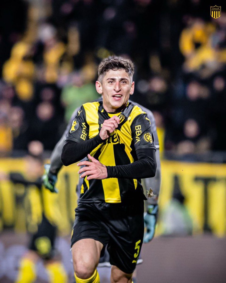 🏟️ Peñarol le ganó 2-0 a Wanderers en el Campeón del Siglo con goles de Ignacio Sosa y Maxi Silvera

😬 Hasta el gol, el Manya fue un espanto… y el Bohemio, con Ferreira y Zeballos encendidos, lo puso nervioso más de una vez

🥔 Luego del gol, se acomodaron las papas y el