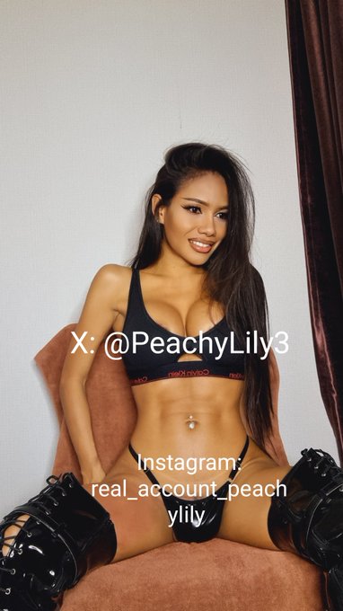 Watch Peachy Lily🍑🍑's leaked NSFW photo on TwXstars