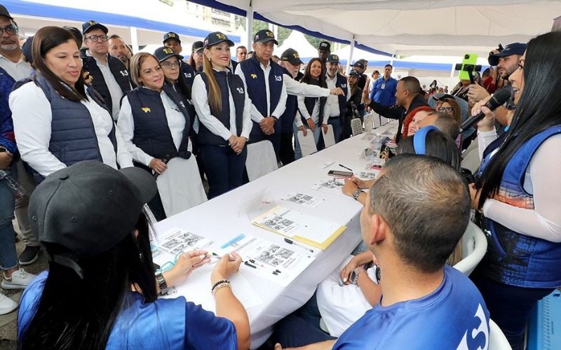 #Nacionales | Plan “TSJ en la Calle” se encuentra desplegado a nivel nacional en los Circuitos Comunales

Amplía la información aquí: noticiasvenevision.com/noticias/nacio…

#NoticiasVenevision #22Jun