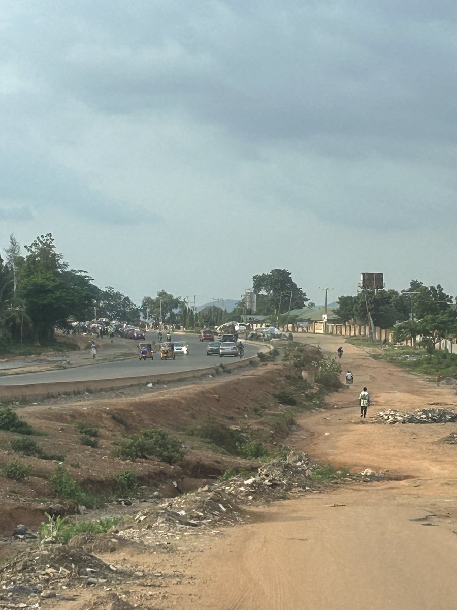bunmiokunowo's tweet photo. The Sunnyvale–Kabusa road is one of the worst in any upwardly mobile area of Abuja. For over two decades, residents here have endured neglect. @GovWike @OfficialFCTA — it’s time this critical route got the attention and development it desperately needs. @officialABAT @KashimSM