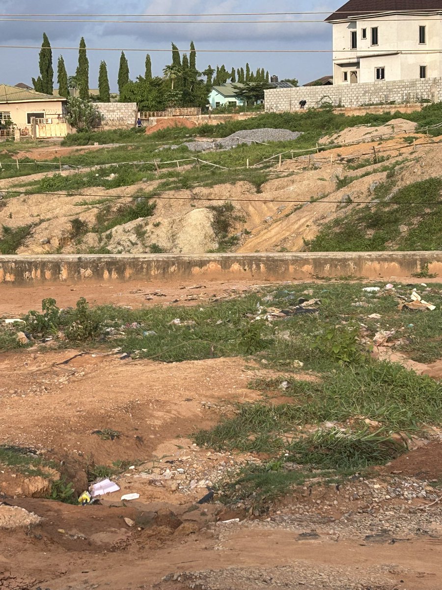 bunmiokunowo's tweet photo. The Sunnyvale–Kabusa road is one of the worst in any upwardly mobile area of Abuja. For over two decades, residents here have endured neglect. @GovWike @OfficialFCTA — it’s time this critical route got the attention and development it desperately needs. @officialABAT @KashimSM