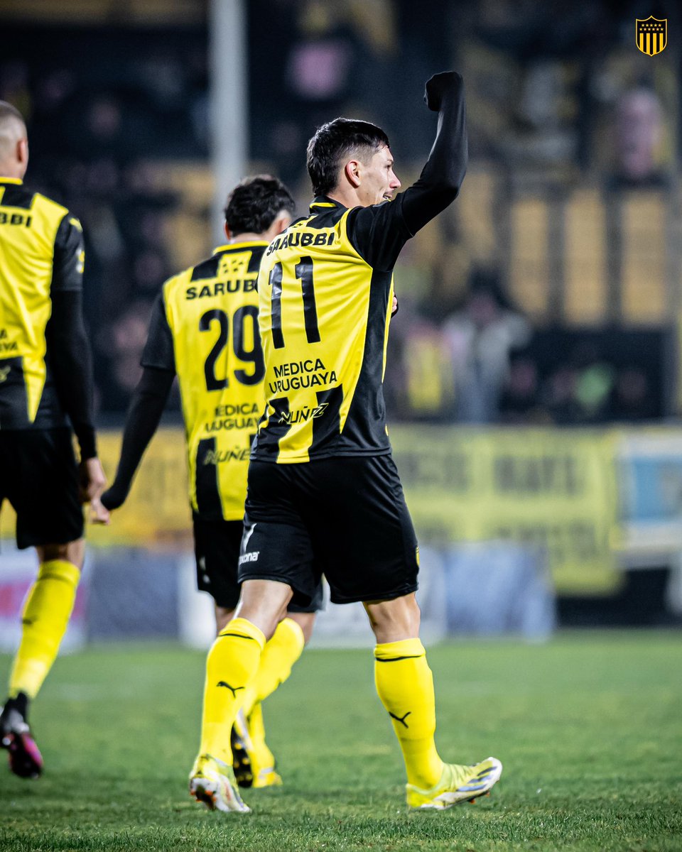 ManyaSport's tweet photo. 🟡⚫ GANÓ PEÑAROL

El primer tiempo fue flojo y Wanderers dominó por momentos, pero Sosa puso el 1-0 antes del descanso con una buena jugada. En el segundo tiempo, los cambios le dieron más profundidad al equipo de Aguirre y Maxi Silvera selló el 2-0.

El rendimiento dejó dudas. https://t.co/I3bMLuVdcj