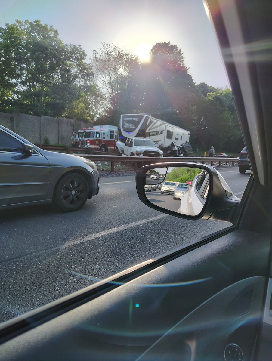 ejmoore915's tweet photo. @NBCPhiladelphia accident on 476 https://t.co/xrdUj900Gh