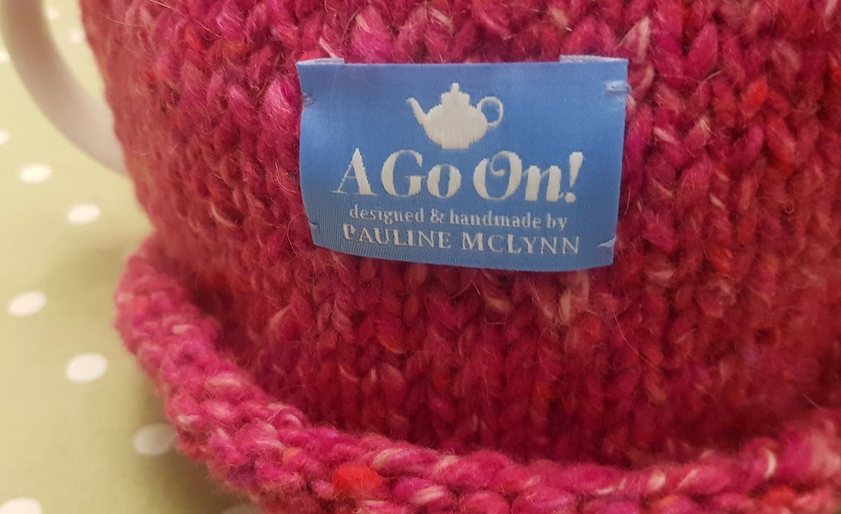 MGreen62362831's tweet photo. A Go On! Nothing better than a hand crafted creation...the teapot doesn't know what has hit it! @PaulineMcLynn1 ☕ #supportthecreatives #tea #wool #teacosy #cosytea #art #craft #bestdressedteapot https://t.co/U7eHkDi9P6
