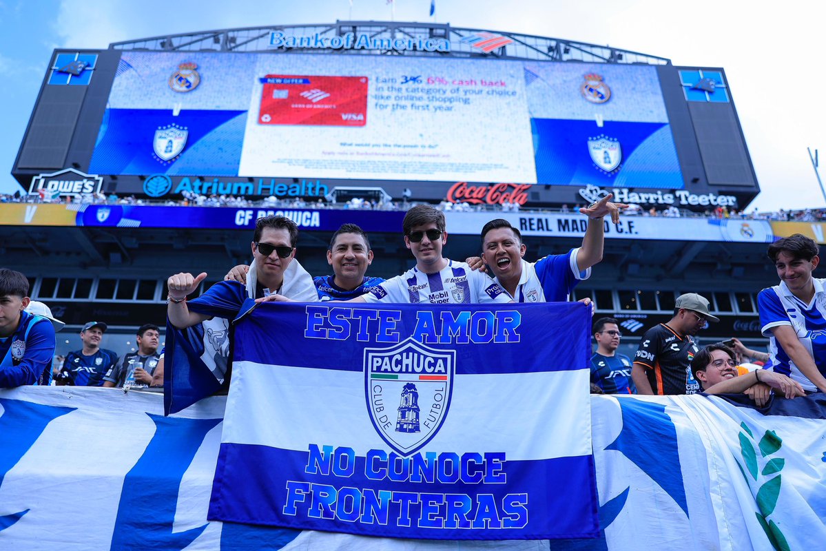 👏🏻 | ¡Son los mejores! 

Gracias por venir y apoyarnos con su pasión… ¡Puro Pachuca! 🤍💙

#FIFACWC | #TakeItToTheWorld