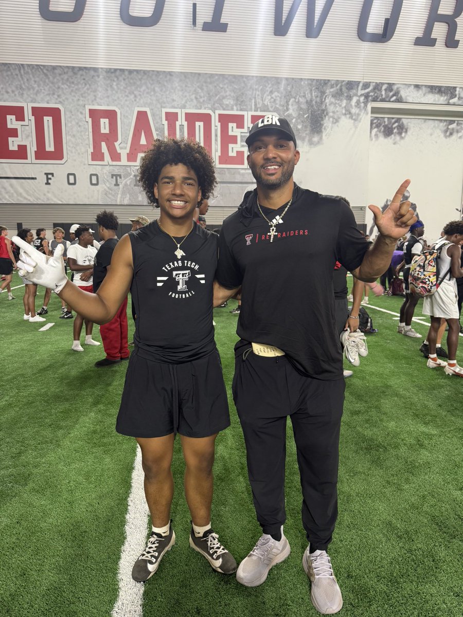 JCollins1of1's tweet image. Amazing experience today at @TexasTechFB camp!!🔴⚫️ #AGTG @CoachHartfield @coachfullen @COACHJUICE_