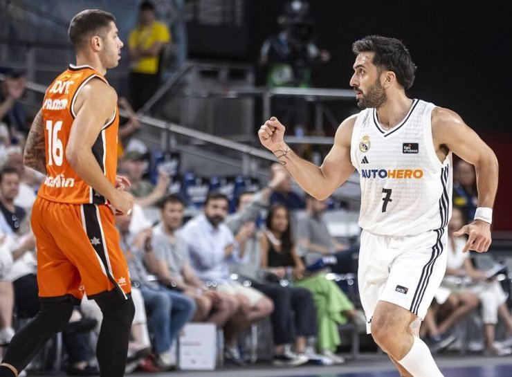 Pick&Roll (@pickandrollweb) on Twitter photo #ACB
Con un Campazzo récord, El Madrid quedó al borde del campeonato
Real Madrid ganó en suplementario ante Valencia de local y quedó a un juego del campeonato. Campazzo fue figura y con un récord. Lo cuenta <a href="/josefiebig/">Colo fiebig</a>
➡️ pickandroll.com.ar/noticias/63477…
📷 Real Madrid #ACB
Con un Campazzo récord, El Madrid quedó al borde del campeonato
Real Madrid ganó en suplementario ante Valencia de local y quedó a un juego del campeonato. Campazzo fue figura y con un récord. Lo cuenta <a href="/josefiebig/">Colo fiebig</a>
➡️ pickandroll.com.ar/noticias/63477…
📷 Real Madrid