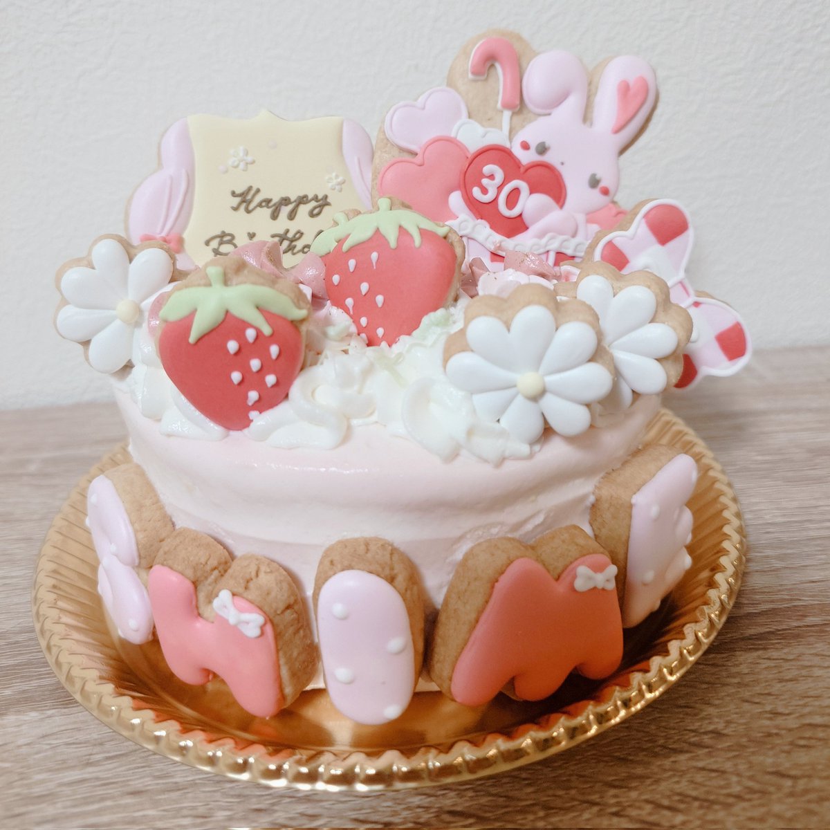 lee_chan38's tweet photo. しめちゃんお誕生日おめでとう🧁🩷
しめちゃんがやりたいことに沢山挑戦できる年になりますように🌷
プロデュースグッズも楽しみ😭

#七五三掛龍也誕生祭
#七五三掛龍也誕生祭2025 
#Shime30thBDay https://t.co/P9ZDCl4aRQ