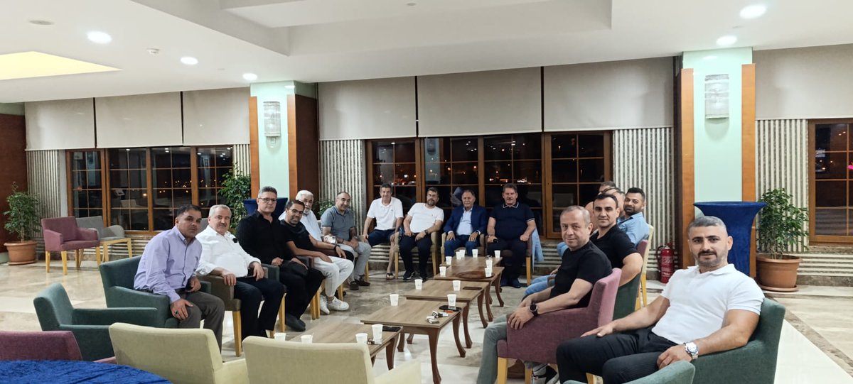 Memur Sen'imizin 30. Kuruluş Yıldönümü geldimiz  Ankara Kızılcahamam,da toplantı için gelen il Başkanlarımız ile Genel Başkanımız Ömer Budak ve yonetim kurulu üyelerimiz ile PTT kurumumuzdaki son gelişmeler hakkında istişarede bulunduk 
#GaziantepBirlikHaberSen