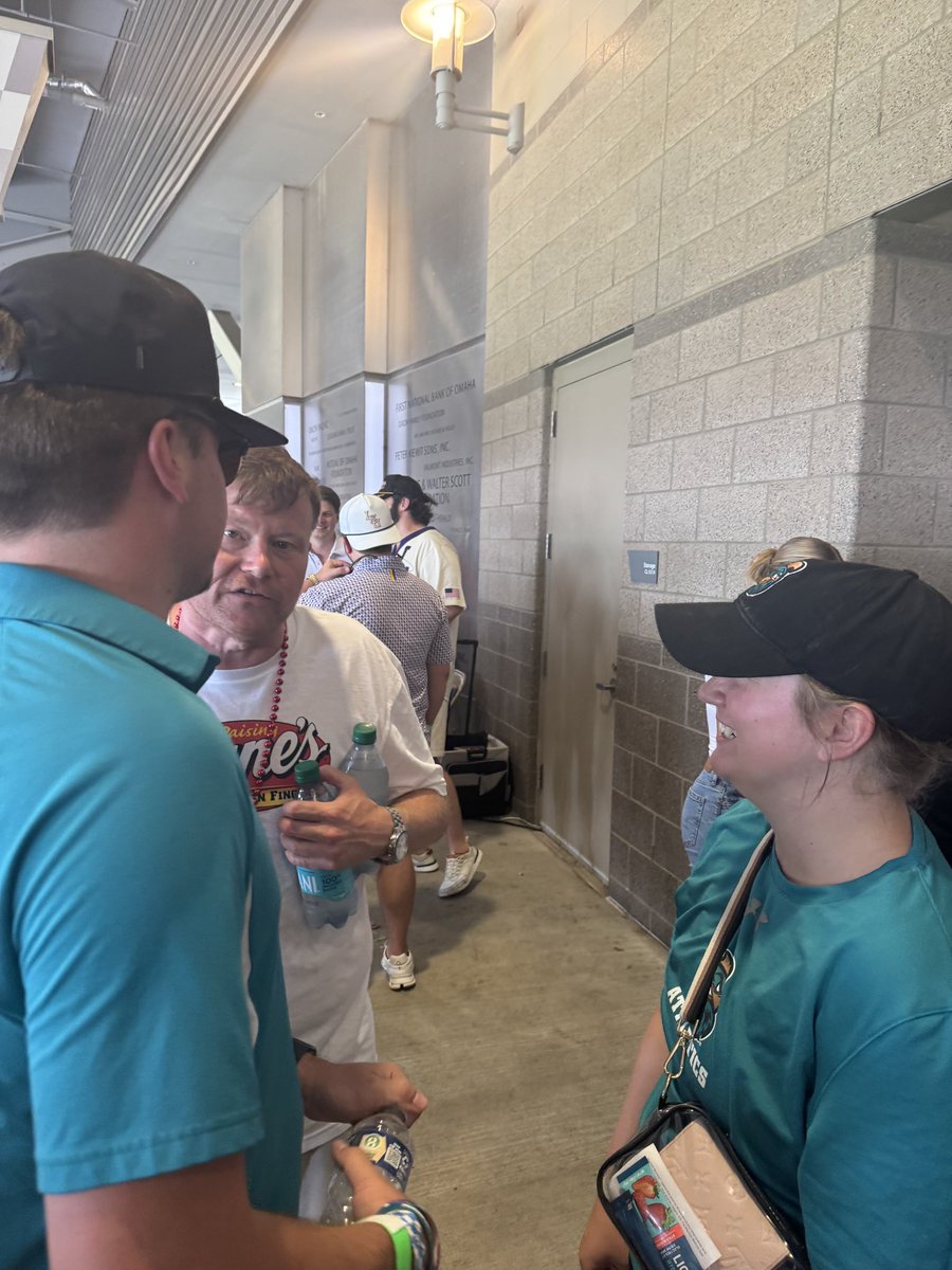 grangerrodda_2's tweet photo. Got to talk some ball with @StoolMintzy https://t.co/bDxQlMgJzW