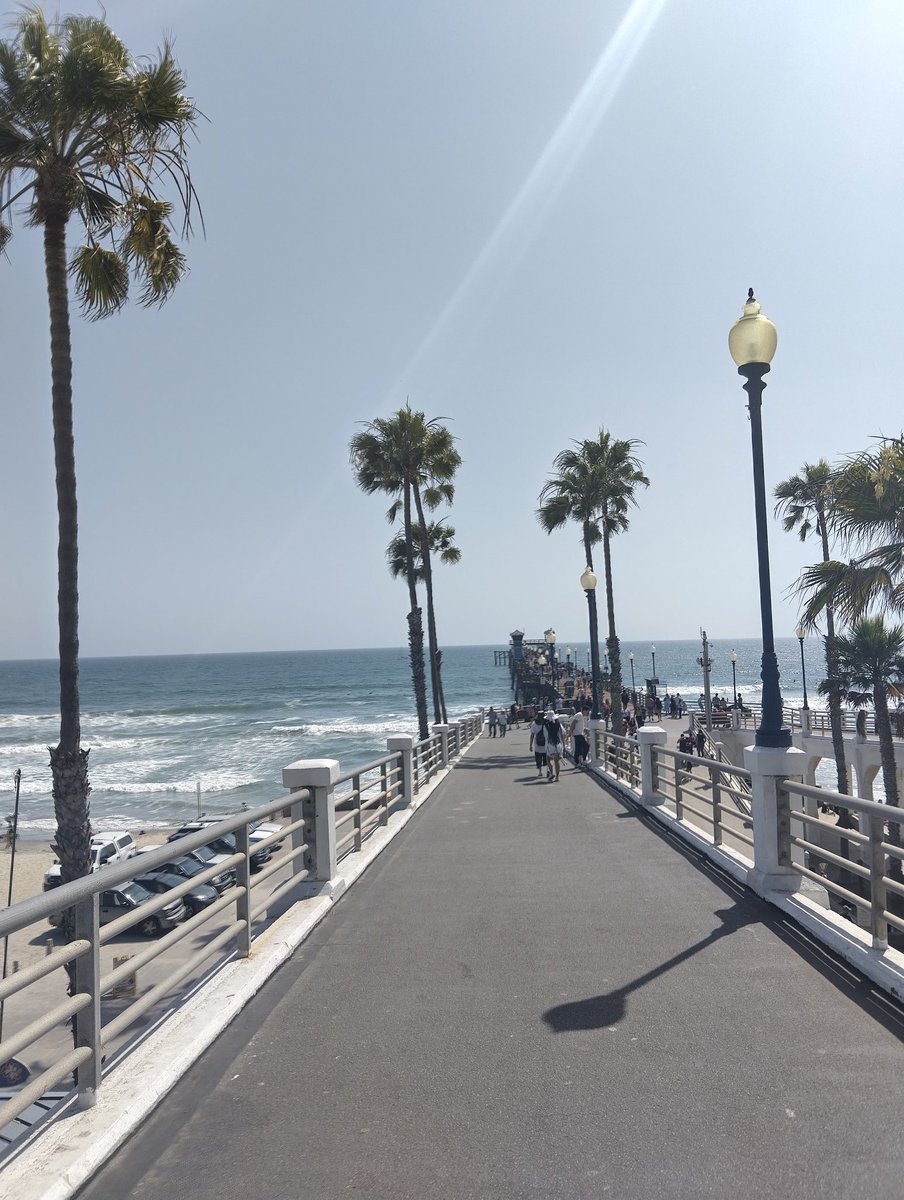 surferbrg's tweet photo. As I wait for the train back to LA. Might as well enjoy the ocean breeze of Oceanside. I sure miss the town I grew up in.
#oceanside #beach #beachtown #adventure #breeze #ocean #downtown https://t.co/EgwQpEG4us