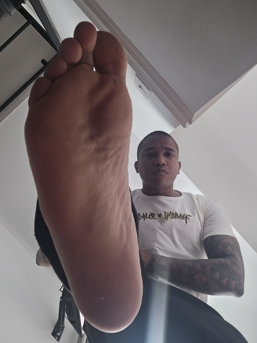 Mostrei só o suficiente pra deixar na dúvida…
O resto — textura, detalhe, intenção — tá guardado pra quem sabe onde clicar.

They say less is more…
So I showed just enough to make you wonder what the rest looks like.
👣 The rest? It's waiting for you at

Linkme.bio/vbafeet